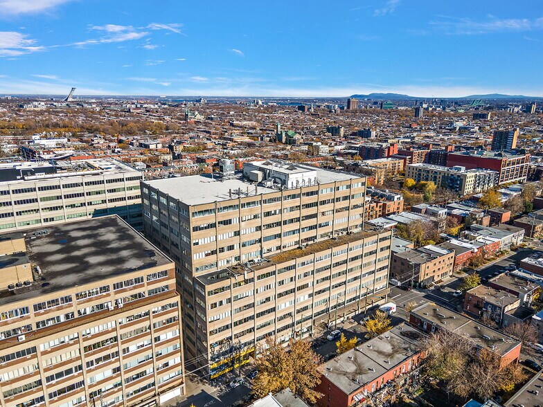 5333-5335 Av Casgrain, Montréal, QC à louer - Photo de l’immeuble – Image 2 sur 6