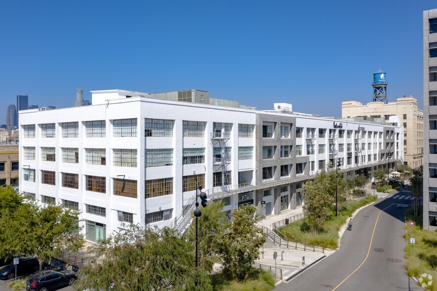 777 S Alameda St, Los Angeles, CA à louer - Photo de l’immeuble – Image 3 sur 31