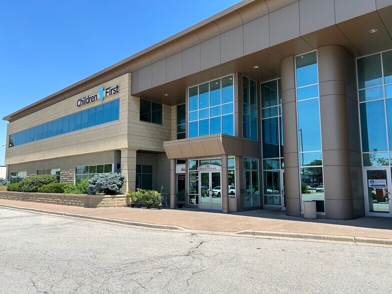 2565 Ouellette Av, Windsor, ON à louer - Photo principale – Image 1 sur 6