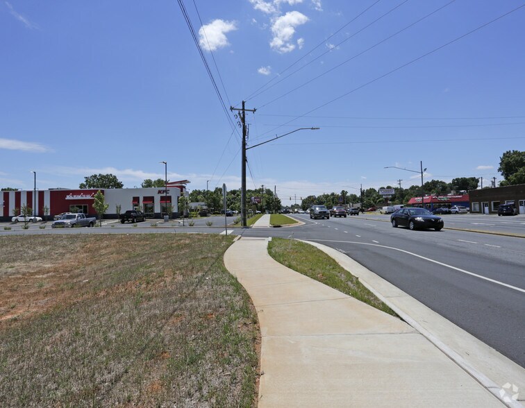 511 S Cannon Blvd, Kannapolis, NC à vendre - Photo de l’immeuble – Image 2 sur 3