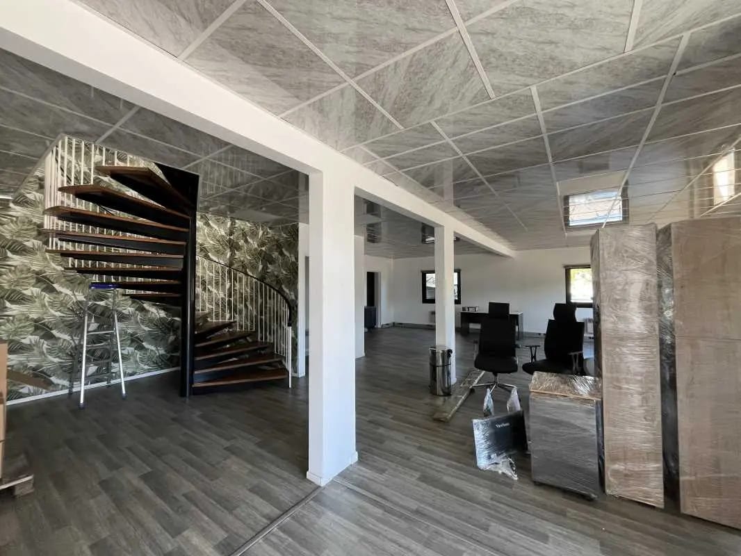 20 Rue Des Cerisiers, Lisses à louer Photo intérieure– Image 1 sur 5