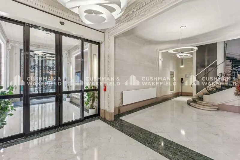 64 Rue La Boétie, Paris à louer Hall d’entrée– Image 1 sur 3