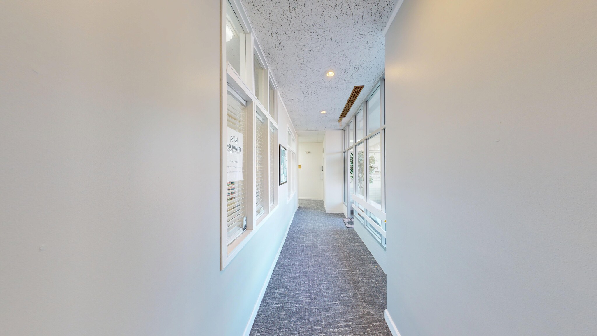 135 Park Ave, Barrington, IL à louer Photo intérieure– Image 1 sur 10