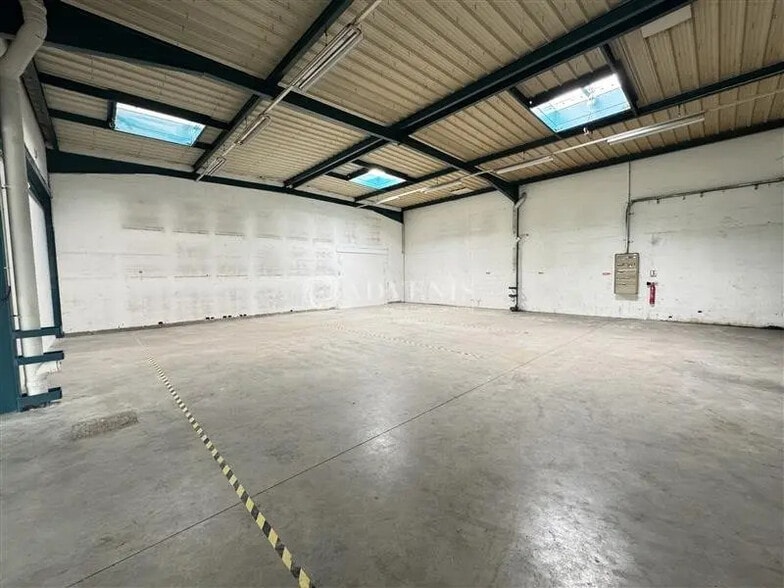 Local d’activités dans Tremblay-en-France à louer - Photo intérieure – Image 3 sur 8