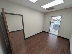 450 Pike Park Dr, Lawrenceville, GA à louer Photo intérieure– Image 2 sur 6