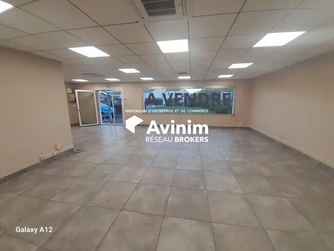 Plus de détails pour Local commercial à vendre