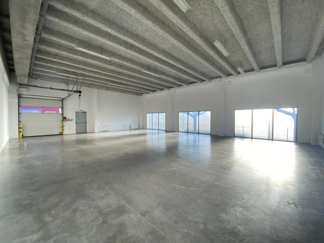 Local d’activités dans Saint-Priest à louer Photo intérieure– Image 1 sur 5
