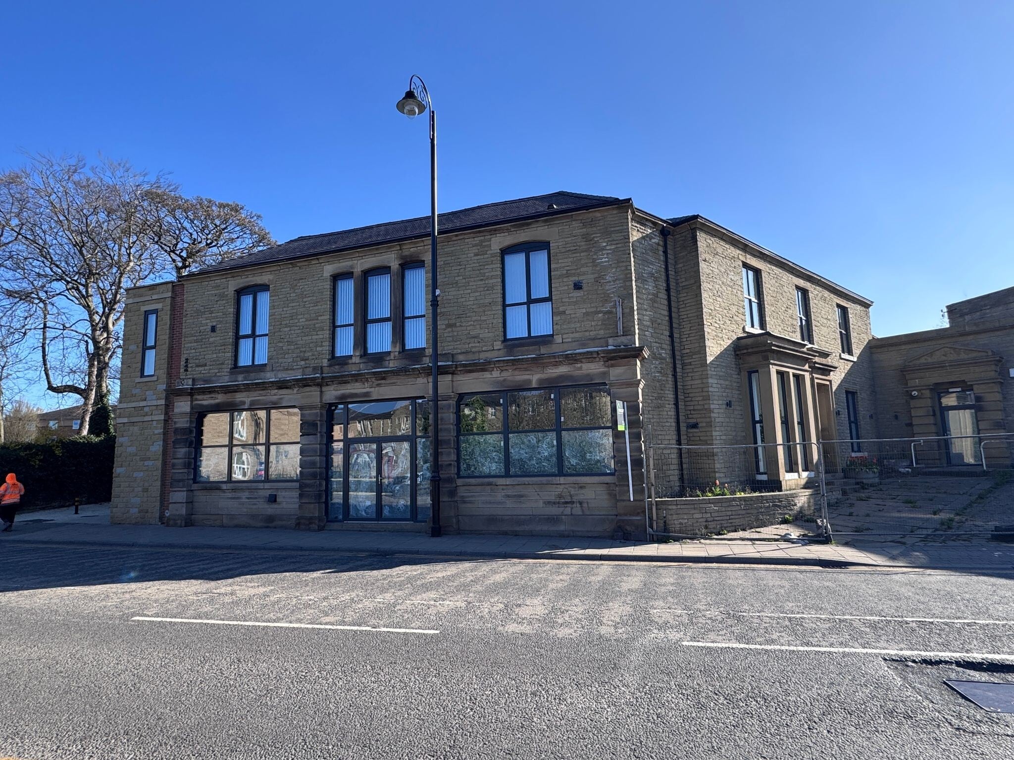 198 Huddersfield Rd, Mirfield à louer Photo de l’immeuble– Image 1 sur 1