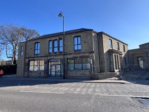 198 Huddersfield Rd, Mirfield à louer Photo de l’immeuble– Image 1 sur 1