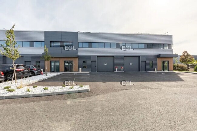 Plus de détails pour Local d'activités à louer