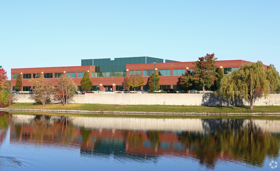 400 N Lakeview Pky, Vernon Hills, IL à vendre - Photo de l’immeuble – Image 3 sur 14