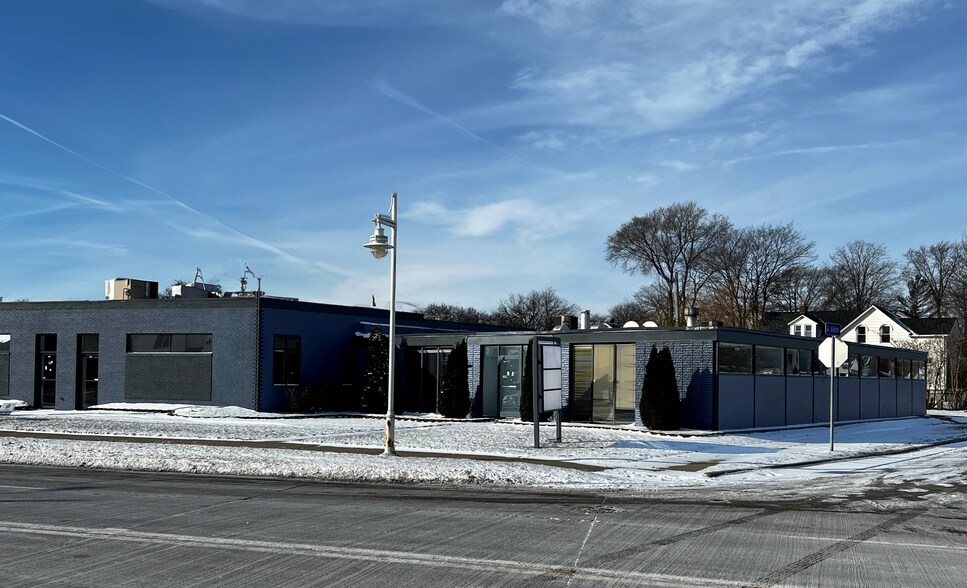 31215-31225 Jefferson Ave, Saint Clair Shores, MI à louer - Photo principale – Image 1 sur 2