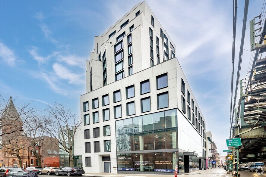 329 Broadway, Brooklyn, NY à louer - Photo de l’immeuble – Image 1 sur 3
