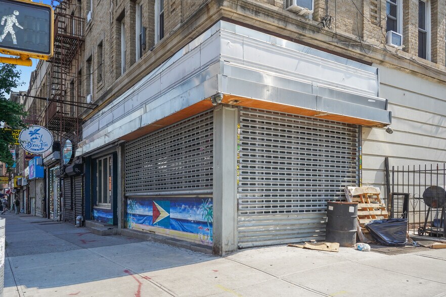 701 Saint Marks Ave, Brooklyn, NY à louer - Photo de l’immeuble – Image 2 sur 10