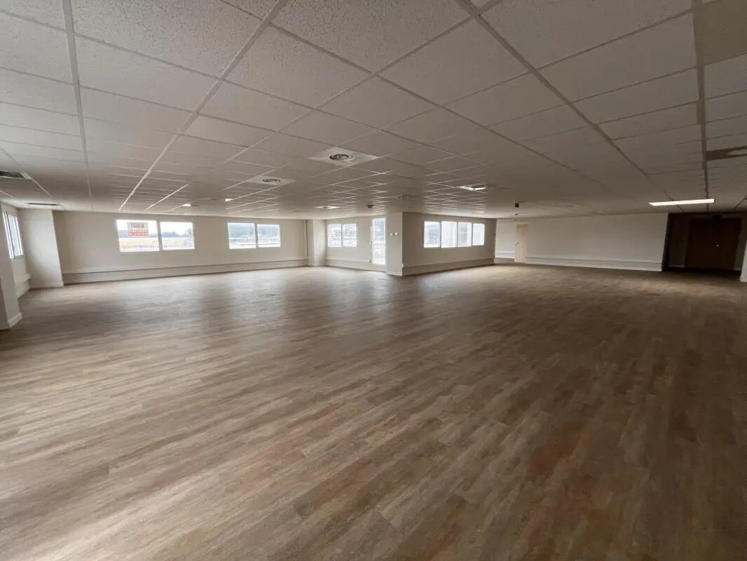 Bureau dans La Farlède à louer Photo de l’immeuble– Image 1 sur 11