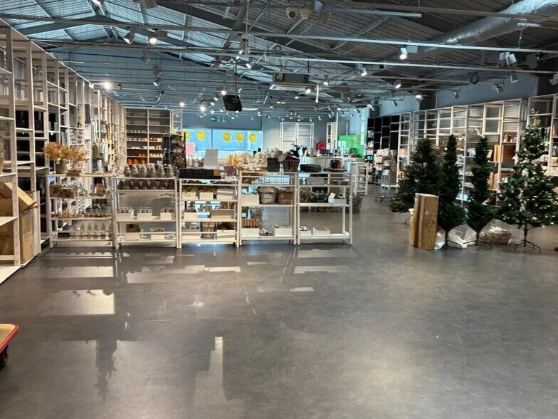 Local commercial dans Vannes à louer - Photo de l’immeuble – Image 3 sur 7