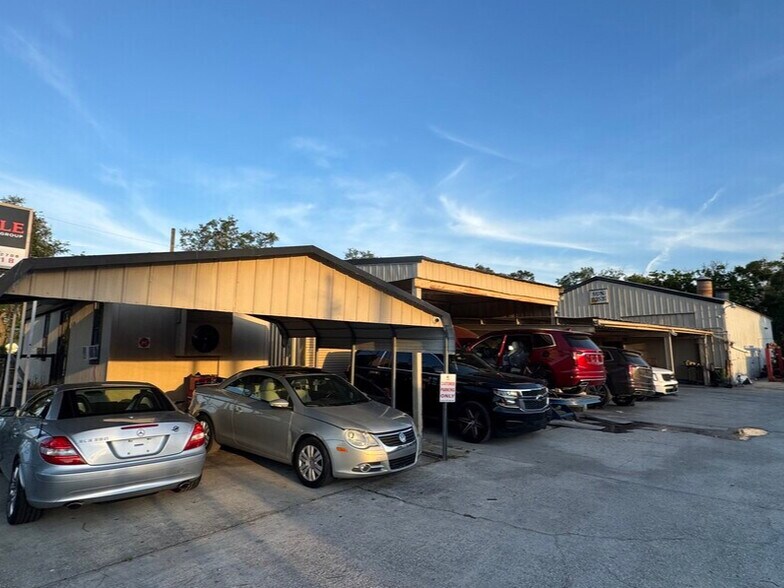1060 Nursery Rd, Winter Springs, FL à vendre - Photo principale – Image 1 sur 25