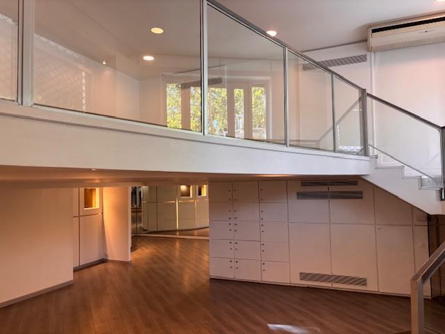 Immeuble residentiel dans Paris à vendre - Photo intérieure – Image 3 sur 8