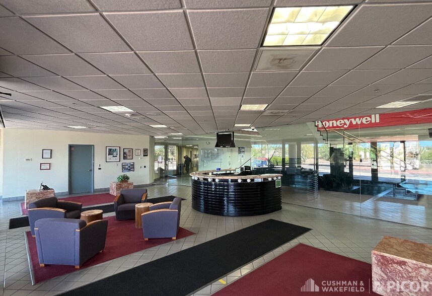11100 N Oracle Rd, Tucson, AZ à louer - Photo de l’immeuble – Image 3 sur 7