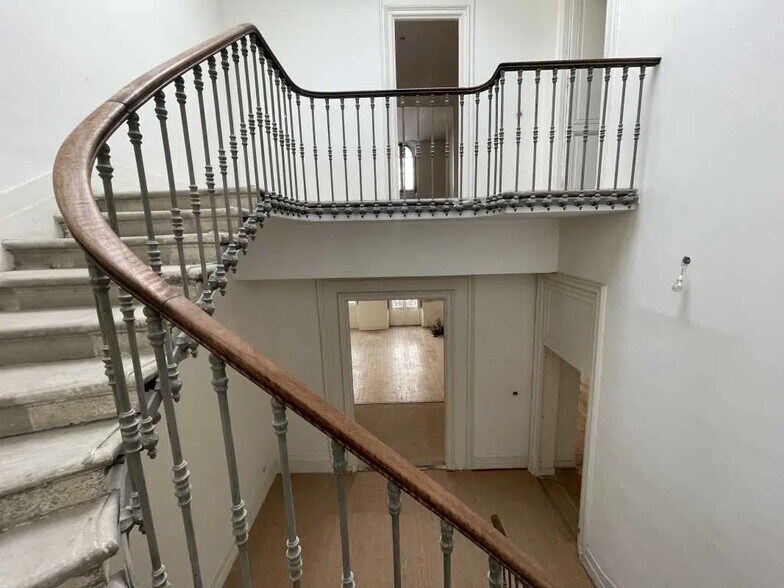 Bureau dans Bordeaux à vendre - Photo de l’immeuble – Image 2 sur 3