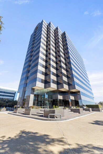 10000 N Central Expy, Dallas, TX à louer - Photo de l’immeuble – Image 2 sur 18