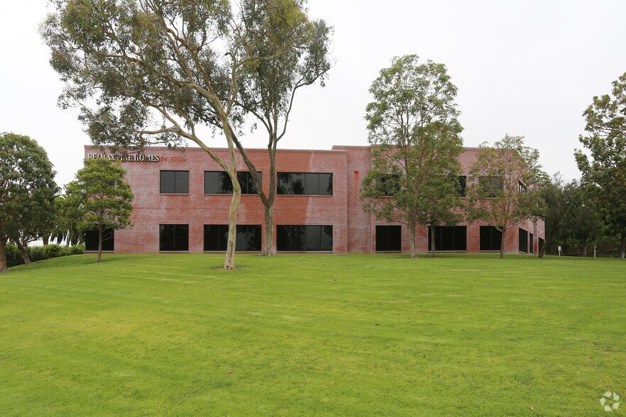 3 Corporate Plaza Dr, Newport Beach, CA à louer - Photo de l’immeuble – Image 3 sur 9