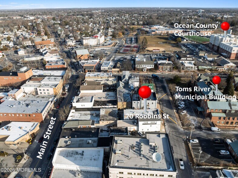 20 Robbins St, Toms River, NJ à vendre - Photo de l’immeuble – Image 2 sur 7