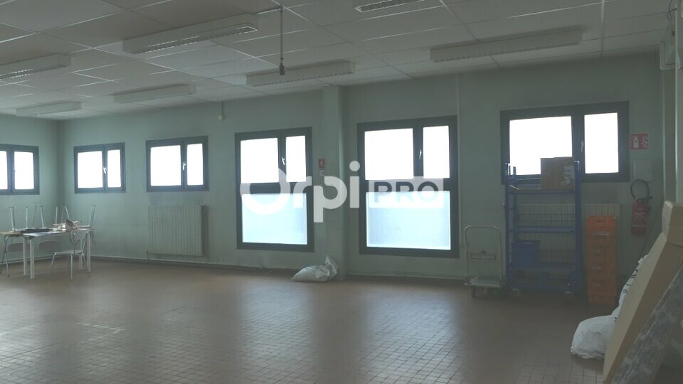 Local d'activités dans Levet à vendre - Photo intérieure – Image 2 sur 5