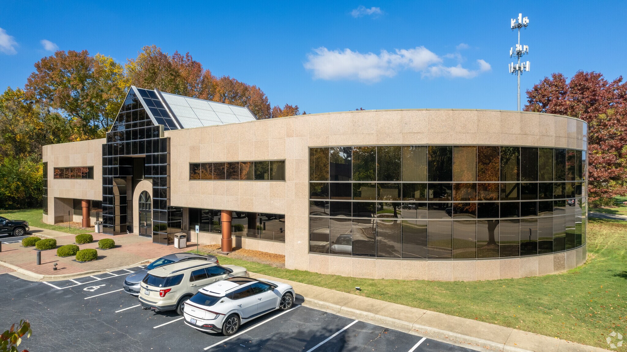 5909 Falls Of Neuse Rd, Raleigh, NC à louer Photo principale– Image 1 sur 9