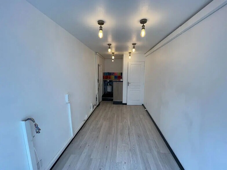 Local commercial dans Paris à louer - Photo de l’immeuble – Image 1 sur 4