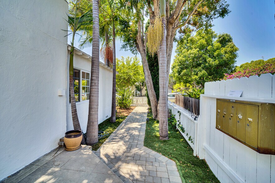 1231-1233 17th St, Santa Monica, CA à vendre - Photo de l’immeuble – Image 3 sur 29