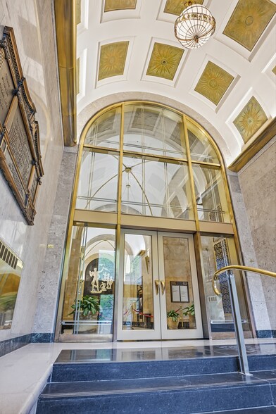 1050 Côte du Beaver Hall, Montréal, QC à louer - Photo de l’immeuble – Image 3 sur 9