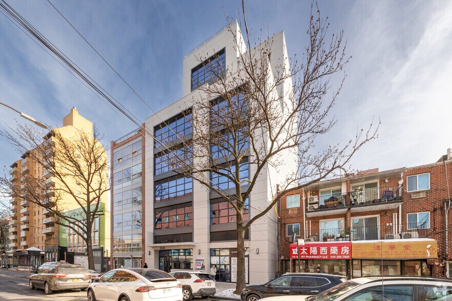 13320 41st Rd, Flushing, NY à vendre - Photo principale – Image 1 sur 32