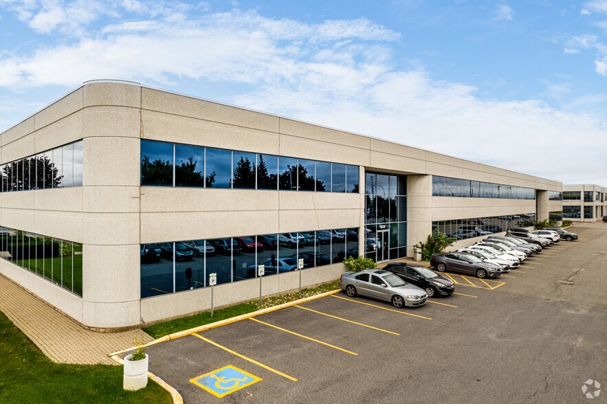 4960 Rue Levy, Saint-Laurent, QC à louer - Photo principale – Image 2 sur 24