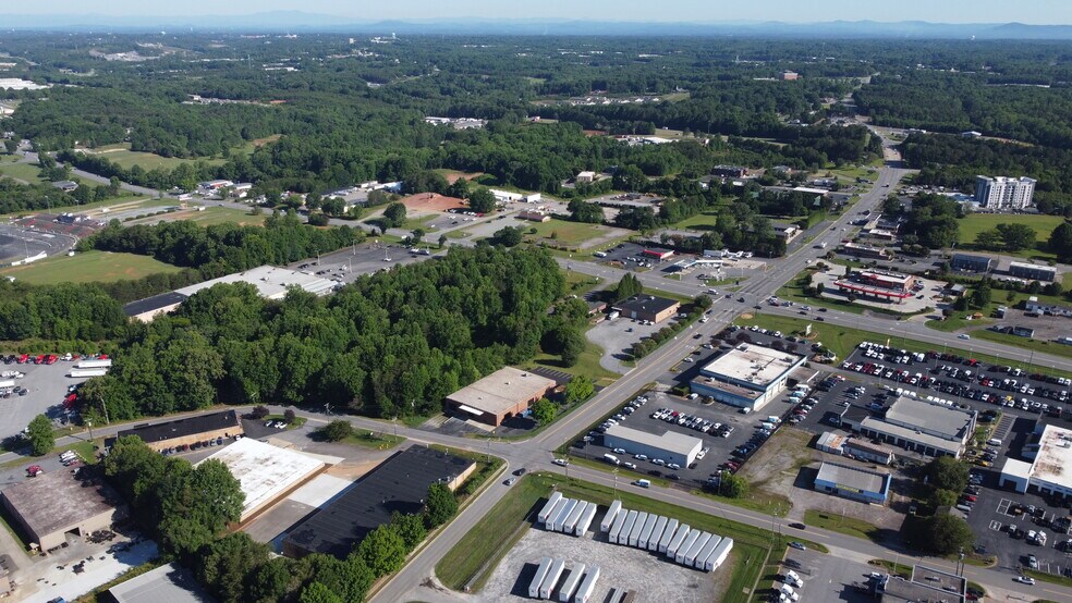 3350 20th Ave SE, Newton, NC à louer - Photo de l’immeuble – Image 2 sur 8