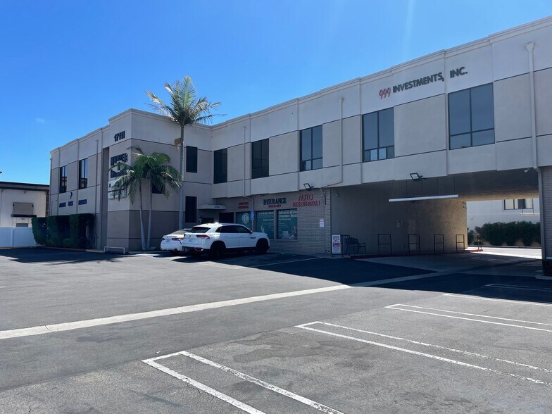 17111 Beach Blvd, Huntington Beach, CA à louer - Photo de l’immeuble – Image 2 sur 12