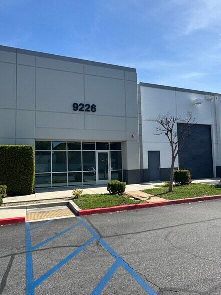 9220-9268 1/2 Hall Rd, Downey, CA à louer - Photo de l’immeuble – Image 1 sur 12