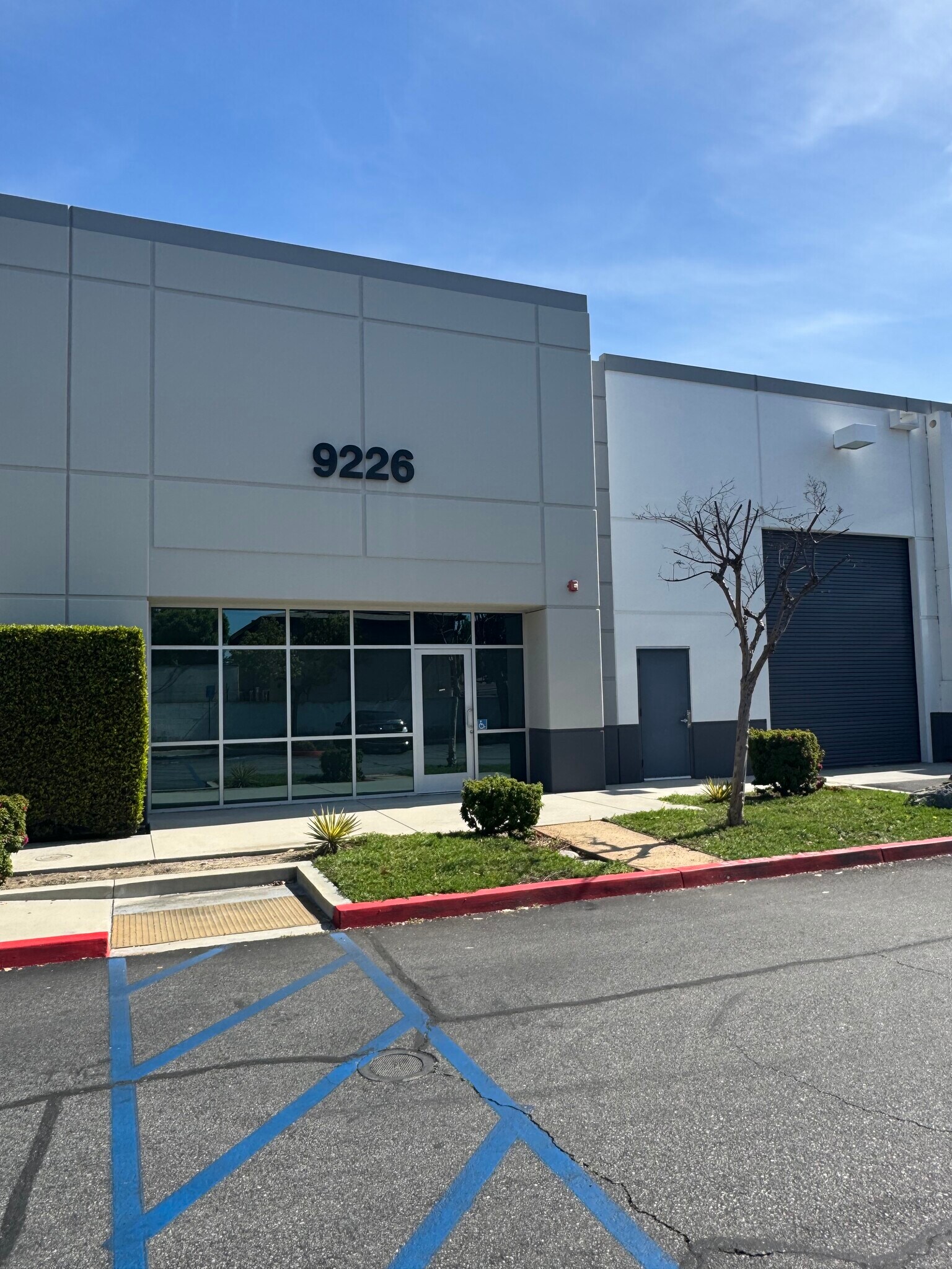 9220-9268 1/2 Hall Rd, Downey, CA à louer Photo de l’immeuble– Image 1 sur 13