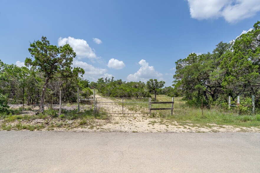 19705 Tyler Trl, Jonestown, TX à vendre - Photo de l’immeuble – Image 2 sur 38