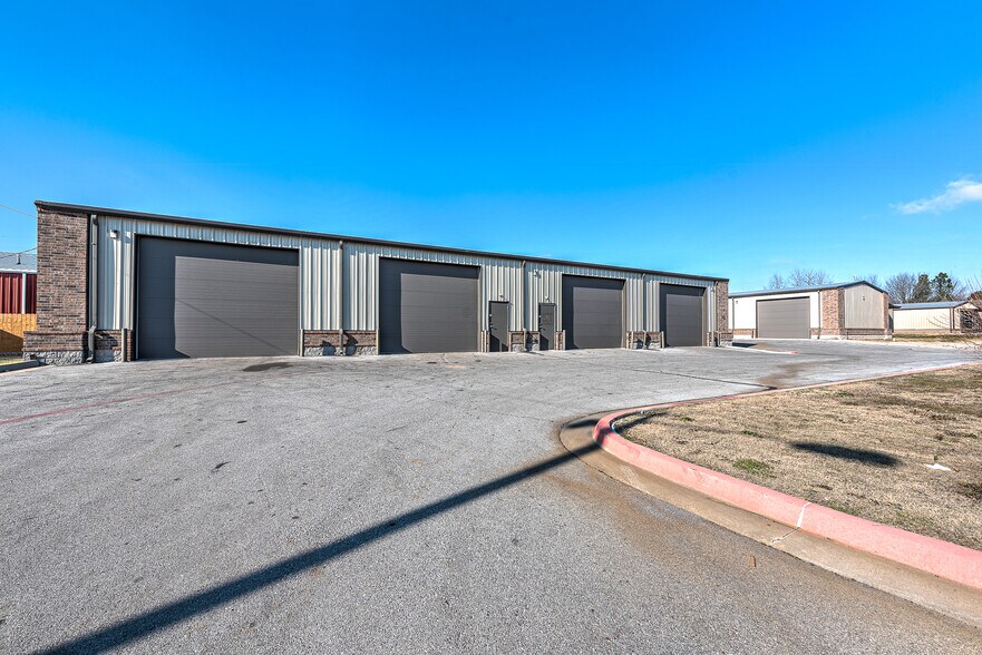 231-241 Commercial St, Centerton, AR à louer - Photo de l’immeuble – Image 2 sur 15