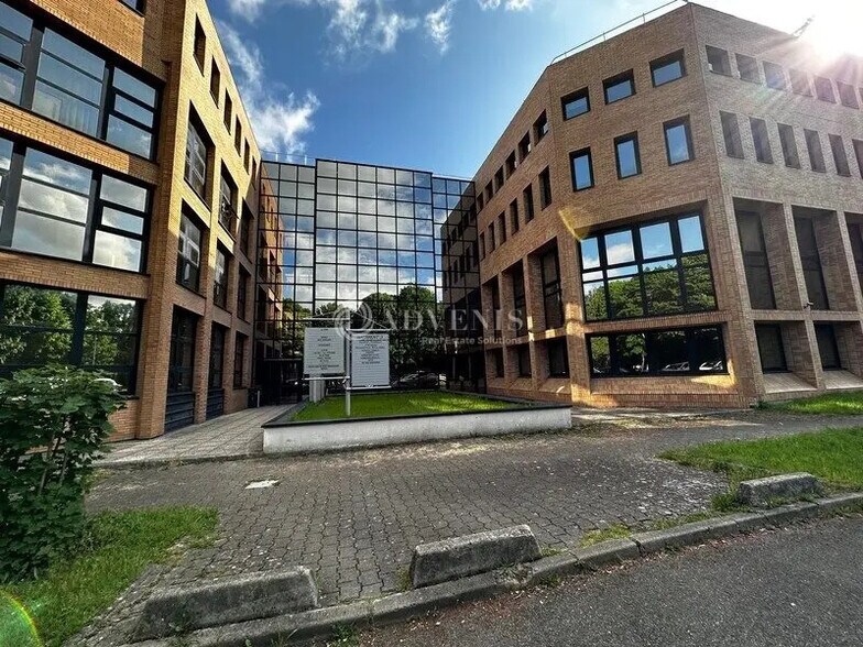 Bureau dans Le Pecq à louer - Photo de l’immeuble – Image 2 sur 10