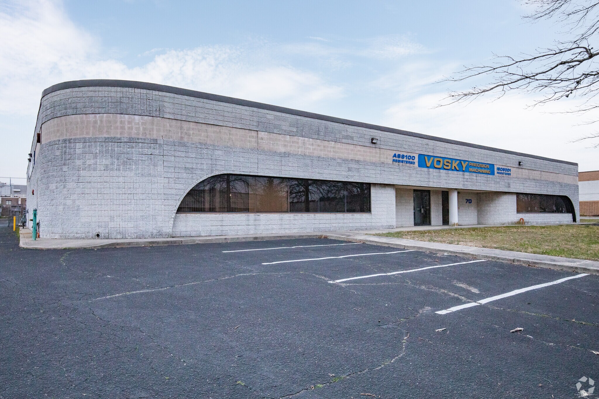 70 Air Park Dr, Ronkonkoma, NY à louer Photo principale– Image 1 sur 31