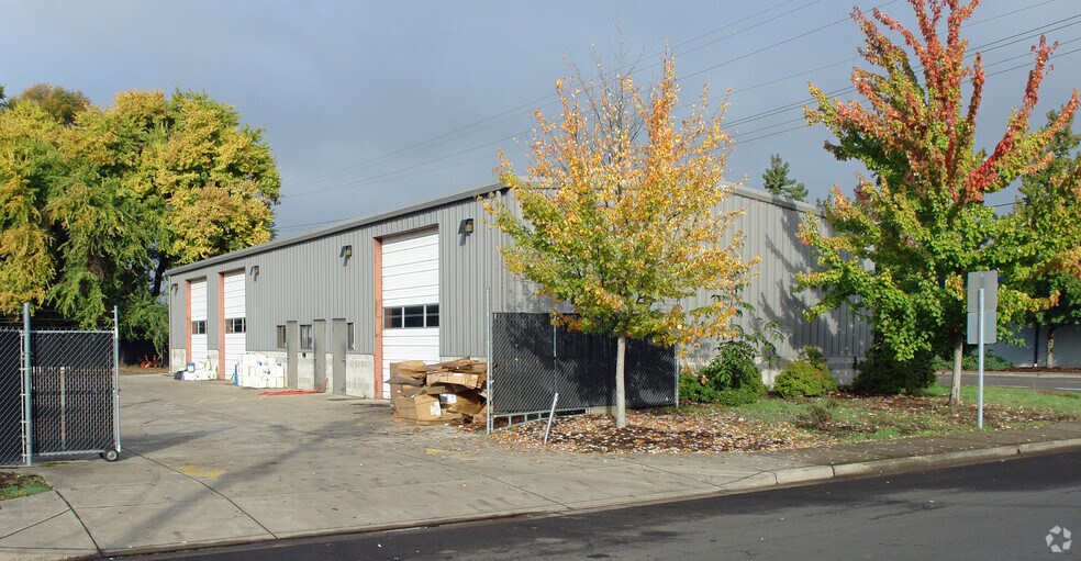 1440 32nd St, Springfield, OR à louer - Photo principale – Image 1 sur 8