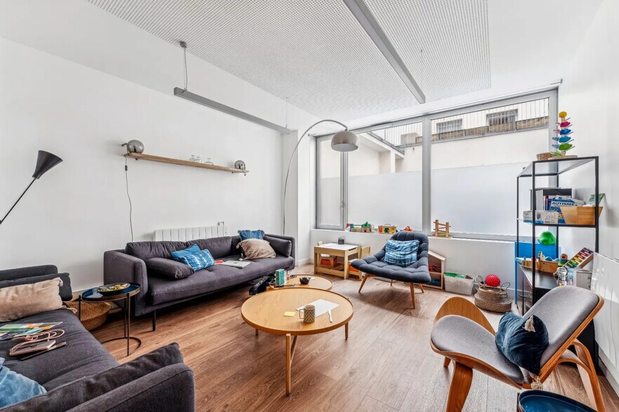 11 Rue De L'Escaut, Paris à vendre - Photo de l’immeuble – Image 2 sur 5