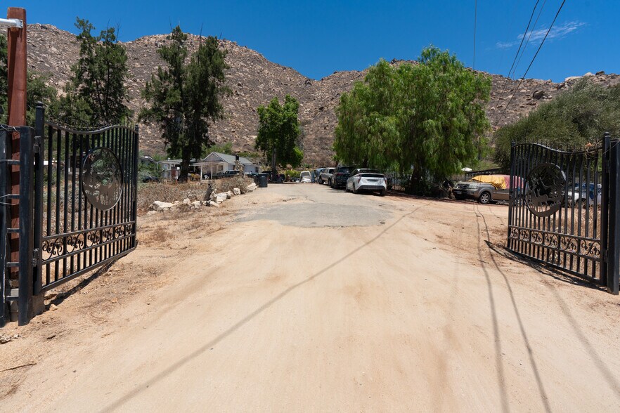 11280 Hillmer Ct, Moreno Valley, CA à vendre - Photo de l’immeuble – Image 2 sur 7