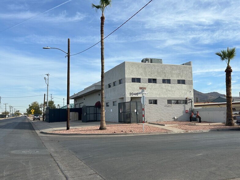 2046 W Ironwood Dr, Phoenix, AZ à louer - Photo de l’immeuble – Image 2 sur 9