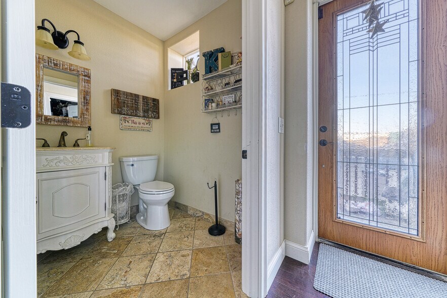 1234 Manitoba Ave, South Milwaukee, WI à vendre - Photo intérieure – Image 3 sur 15