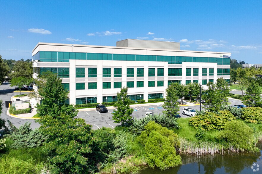 20135 Lakeview Center Pl, Ashburn, VA à louer - Photo de l’immeuble – Image 1 sur 2