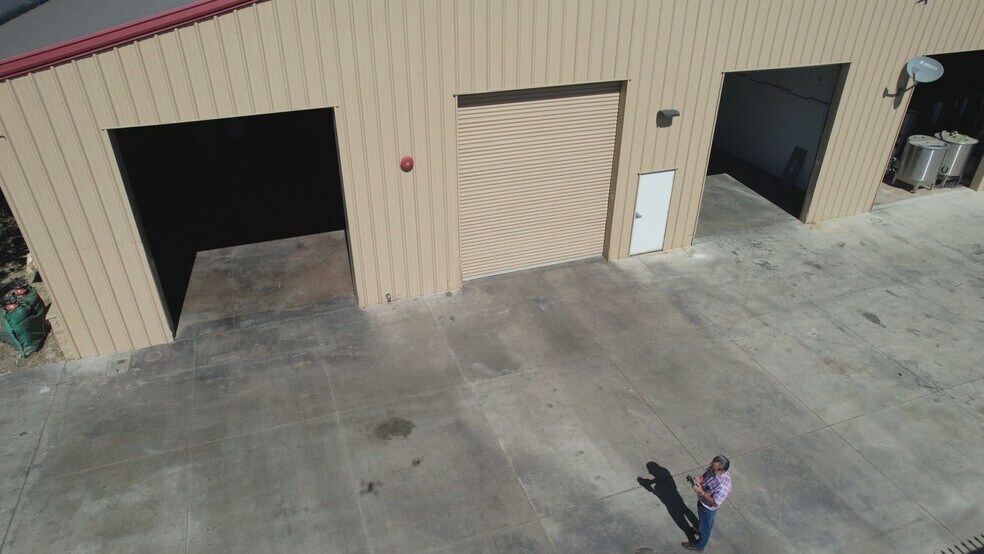 325 N Industrial Pky, Tehachapi, CA à vendre - Vidéo sur l’annonce professionnelle – Image 2 sur 11