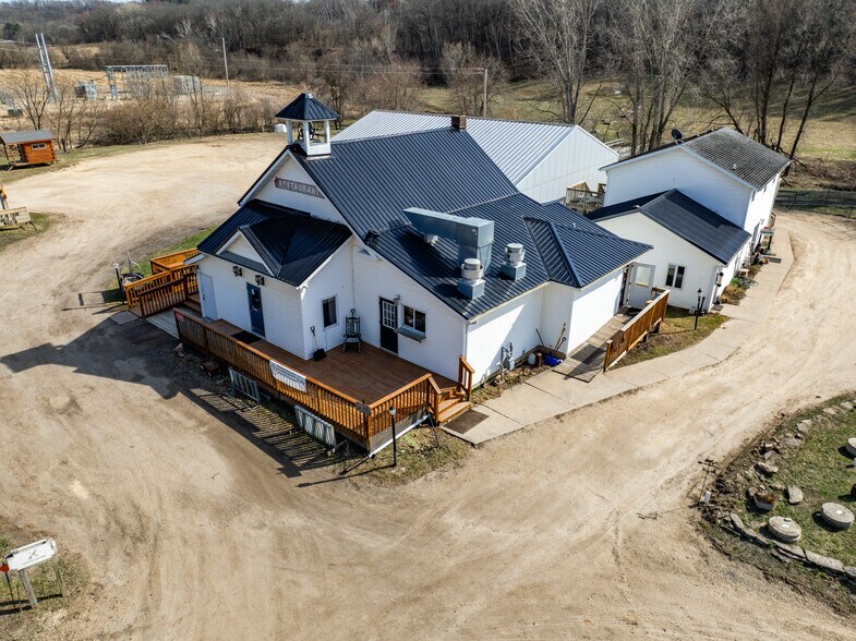 26225 State Highway 71, Wilton, WI à vendre - Photo de l’immeuble – Image 1 sur 32